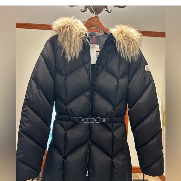 Women’s Moncler  Loriat  belted puffer coat size 4 with faux fur  hood - Picture 1 of 9